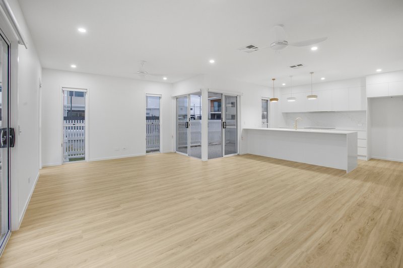 Photo - 2/8 Conifer Crescent, Palmview QLD 4553 - Image 2