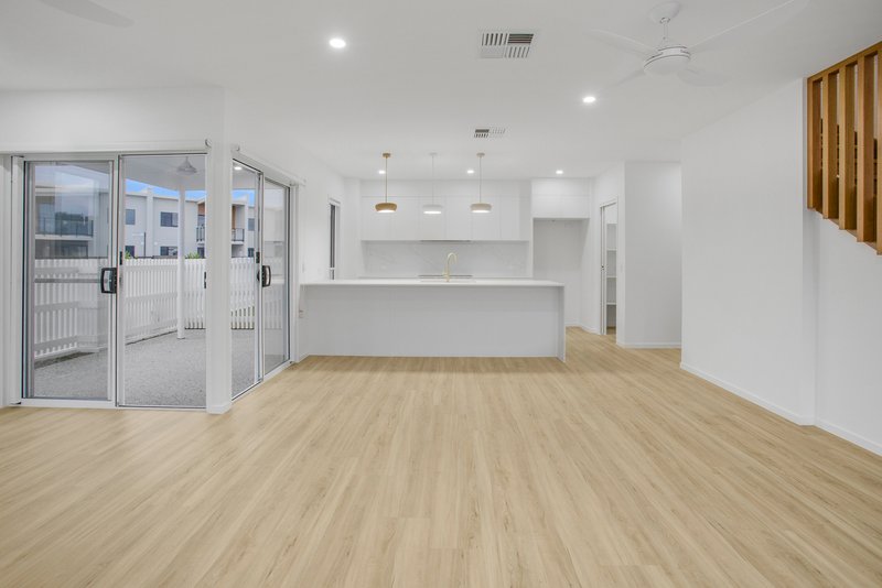 Photo - 2/8 Conifer Crescent, Palmview QLD 4553 - Image 3