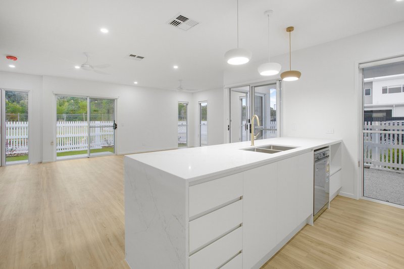 Photo - 2/8 Conifer Crescent, Palmview QLD 4553 - Image 4
