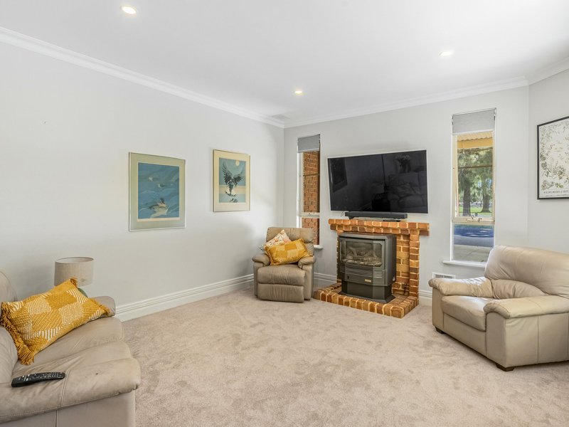 Photo - 28 Connaught Gardens, Canning Vale WA 6155 - Image 5