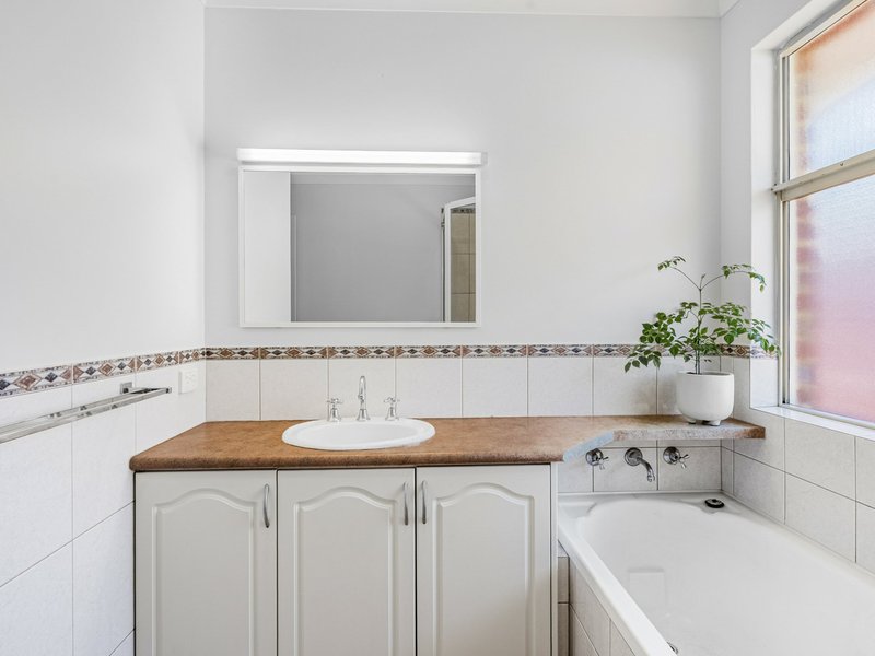 Photo - 28 Connaught Gardens, Canning Vale WA 6155 - Image 21