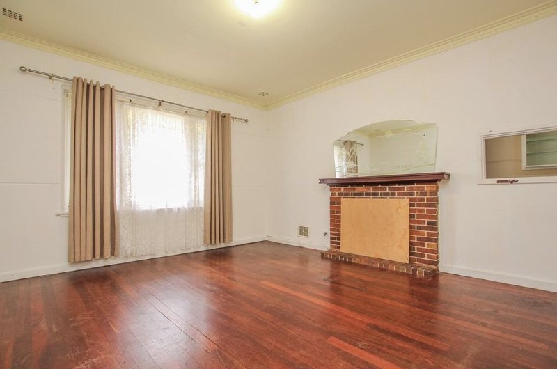 Photo - 28 Conochie Crescent, Manning WA 6152 - Image 3