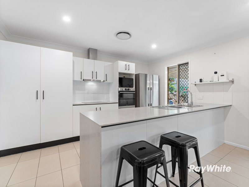 Photo - 28 Conradi Avenue, Crestmead QLD 4132 - Image 2