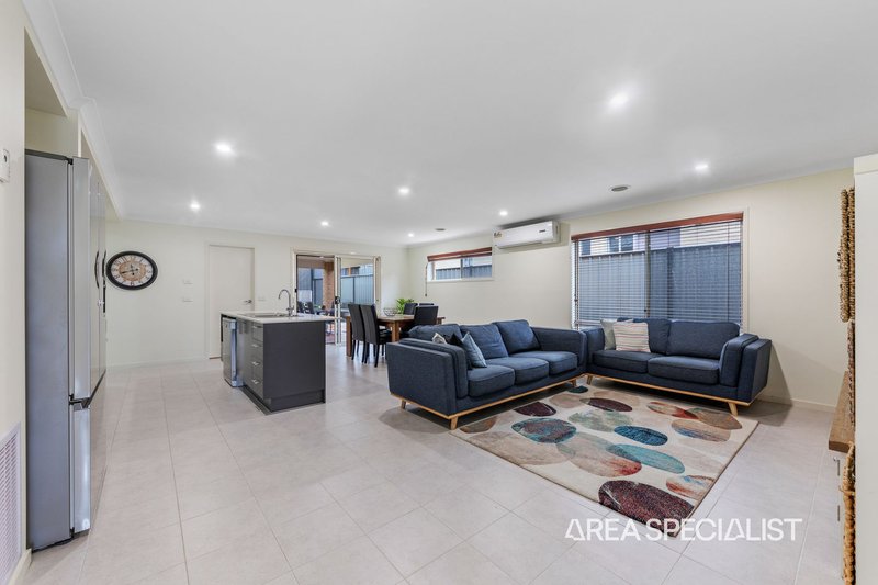 Photo - 28 Constance Way, Pakenham VIC 3810 - Image 5