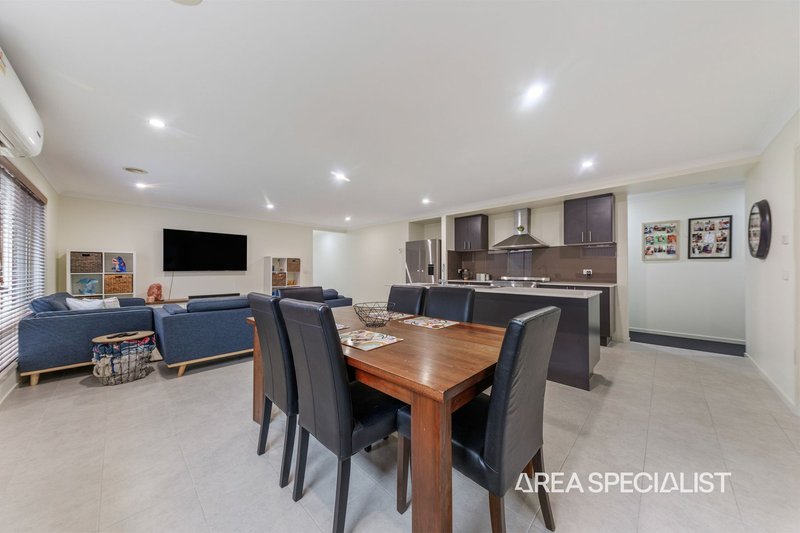 Photo - 28 Constance Way, Pakenham VIC 3810 - Image 9