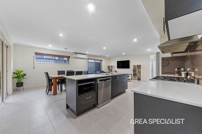 Photo - 28 Constance Way, Pakenham VIC 3810 - Image 21