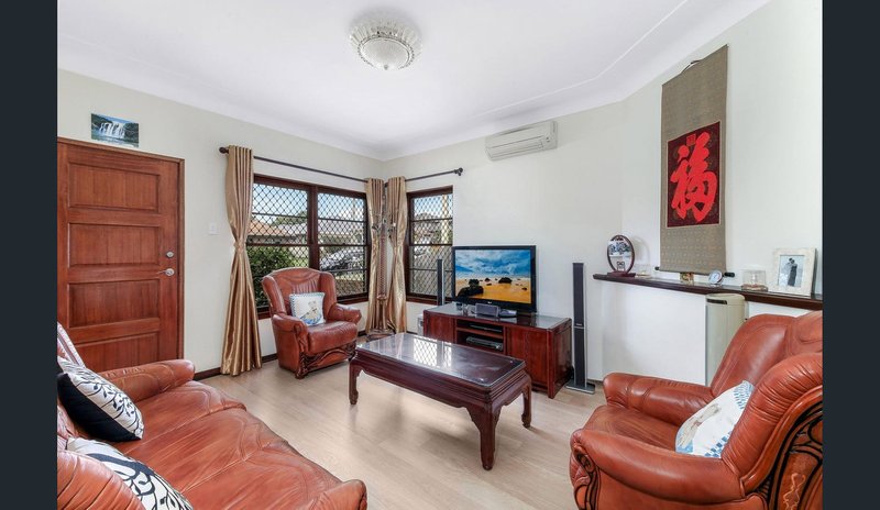 Photo - 28 Cotswold Street, Westmead NSW 2145 - Image 2