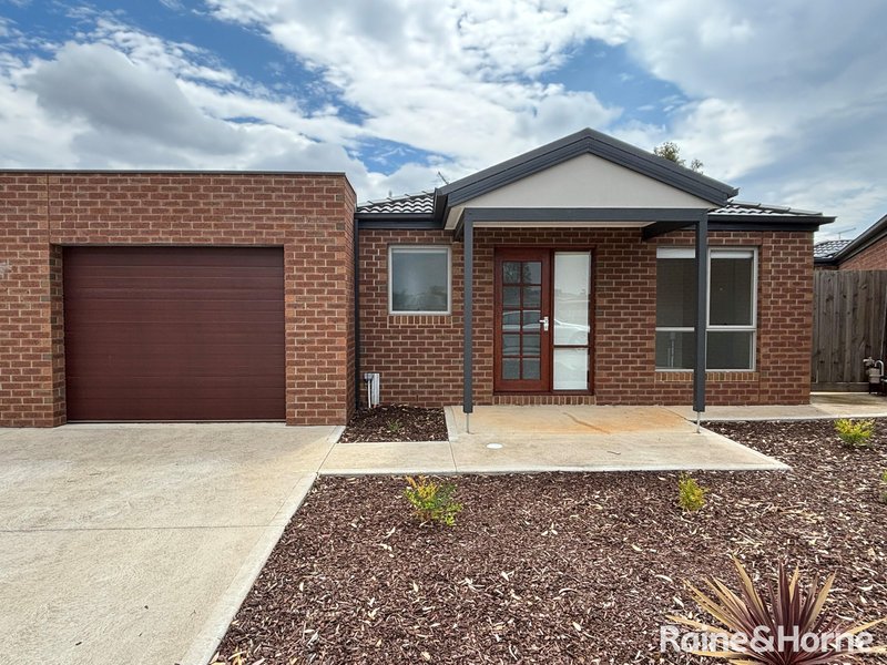 2/8 Coventry Place, Melton South VIC 3338