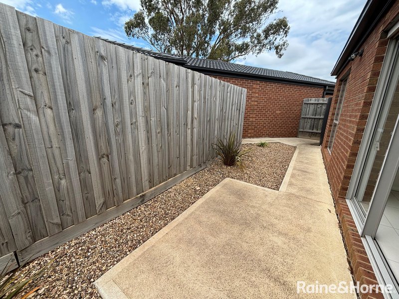 Photo - 2/8 Coventry Place, Melton South VIC 3338 - Image 7