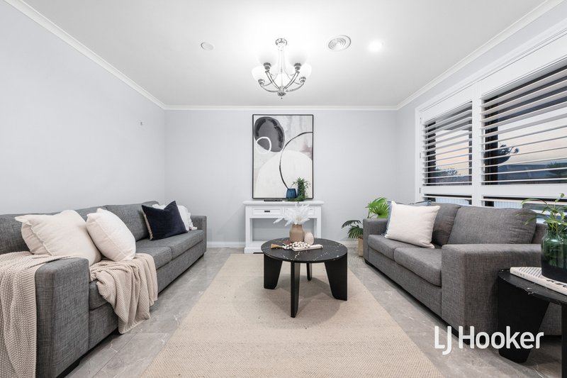 Photo - 28 Creswick Drive, Point Cook VIC 3030 - Image 2