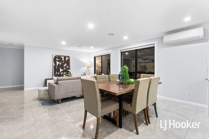 Photo - 28 Creswick Drive, Point Cook VIC 3030 - Image 4