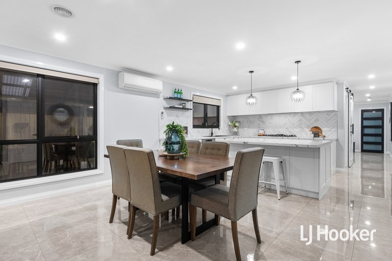 Photo - 28 Creswick Drive, Point Cook VIC 3030 - Image 7