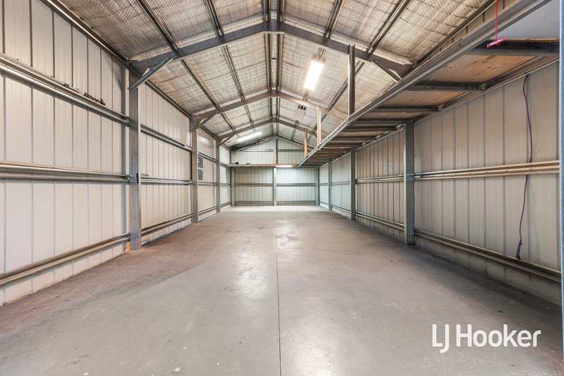 Photo - 28 Creswick Drive, Point Cook VIC 3030 - Image 21