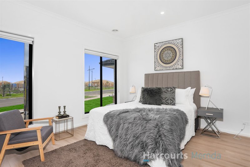 Photo - 28 Crop Drive, Fraser Rise VIC 3336 - Image 6