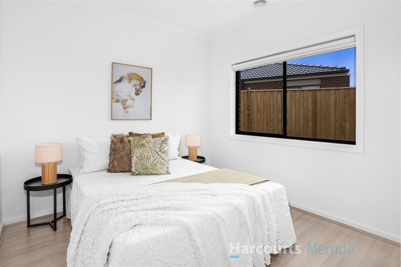 Photo - 28 Crop Drive, Fraser Rise VIC 3336 - Image 7