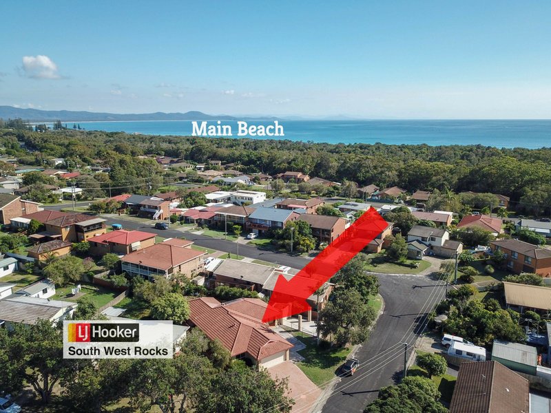 Photo - 28 Currawong Cr , South West Rocks NSW 2431 - Image 3