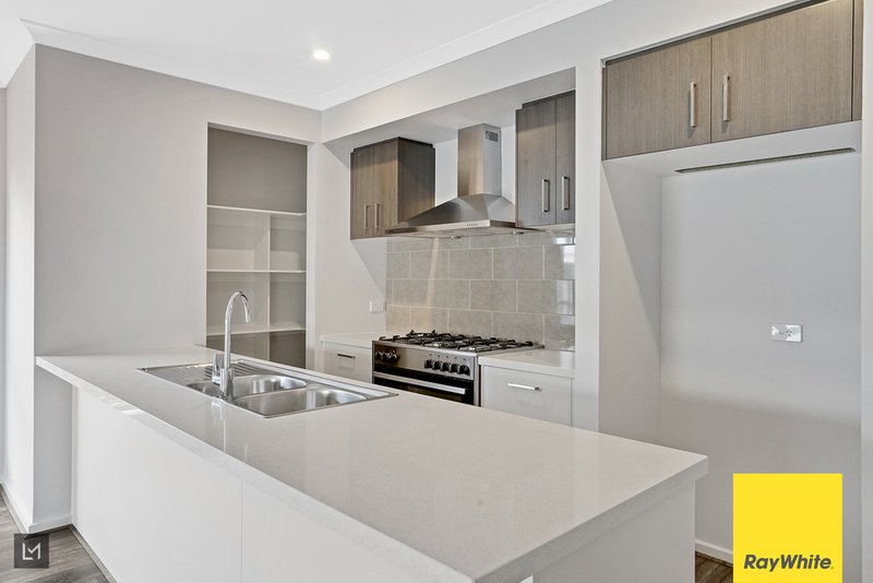 Photo - 28 Cuttlefish Circuit, Tarneit VIC 3029 - Image 3
