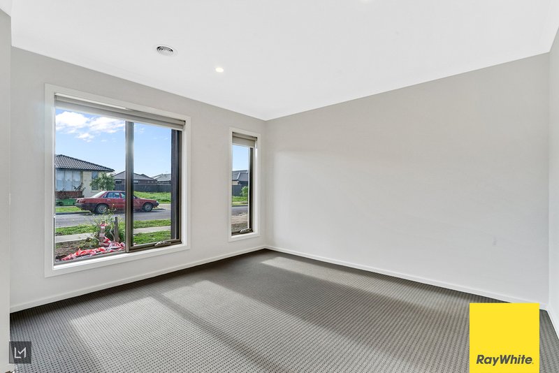 Photo - 28 Cuttlefish Circuit, Tarneit VIC 3029 - Image 4