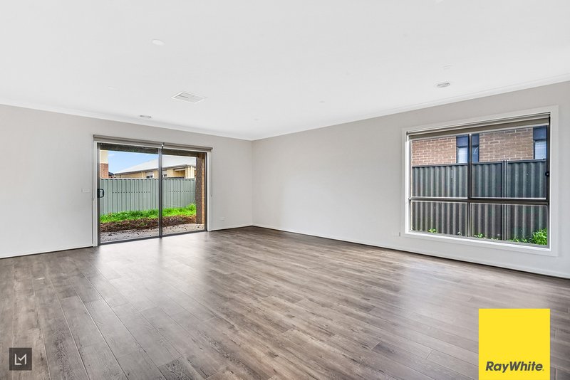 Photo - 28 Cuttlefish Circuit, Tarneit VIC 3029 - Image 5