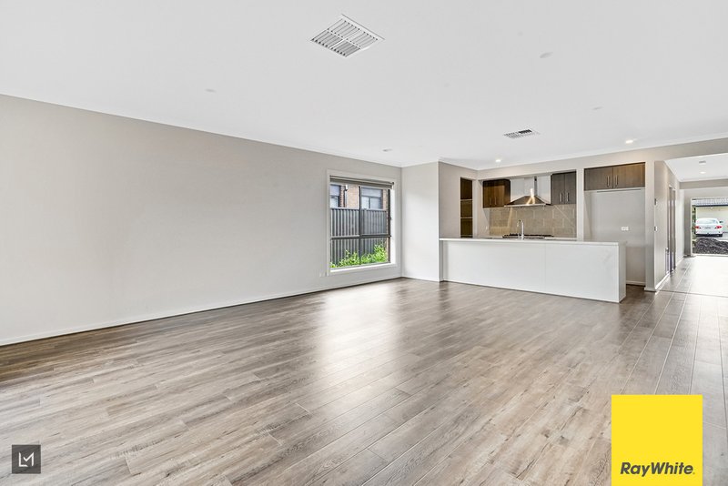 Photo - 28 Cuttlefish Circuit, Tarneit VIC 3029 - Image 7