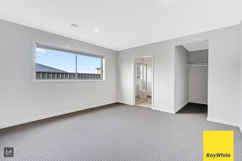 Photo - 28 Cuttlefish Circuit, Tarneit VIC 3029 - Image 11