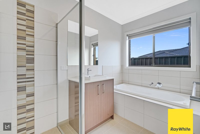 Photo - 28 Cuttlefish Circuit, Tarneit VIC 3029 - Image 12