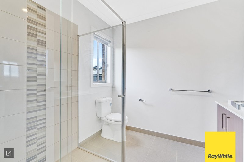 Photo - 28 Cuttlefish Circuit, Tarneit VIC 3029 - Image 13