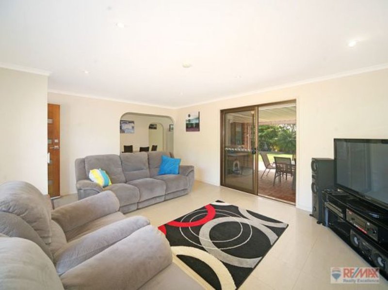 Photo - 28 Cypress St , Kuluin QLD 4558 - Image 4