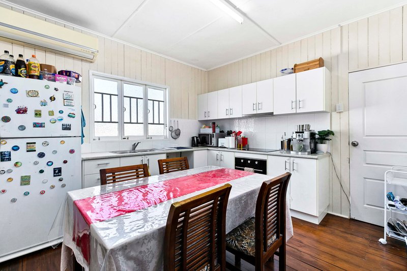 Photo - 28 Dalglish Street, Maryborough QLD 4650 - Image 3