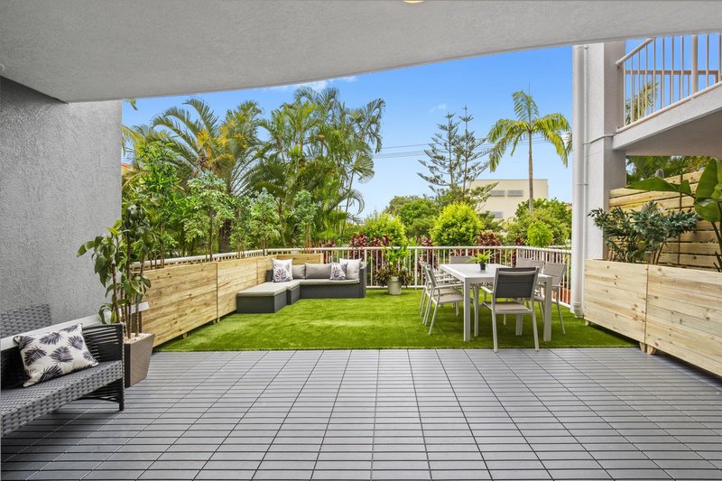 2/8 Dalpura Street, Chevron Island QLD 4217