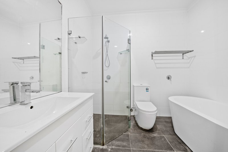 Photo - 28 Dan Avenue, Blacktown NSW 2148 - Image 4