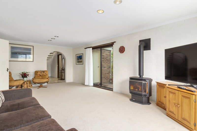 Photo - 28 Dartnell Street, Gowrie ACT 2904 - Image 17