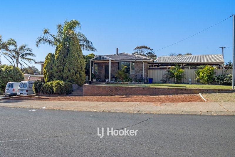 Photo - 28 Dawe Street, Australind WA 6233 - Image 2