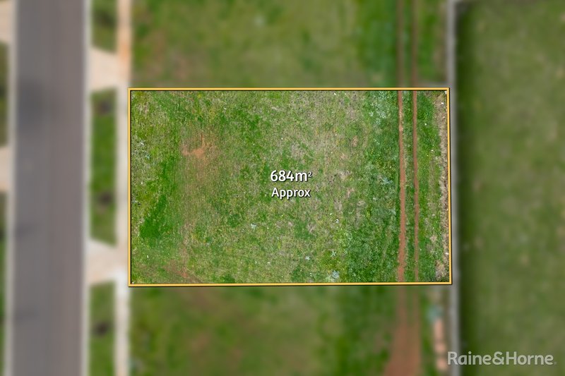 Photo - 28 Delia Avenue, Sunbury VIC 3429 - Image 4