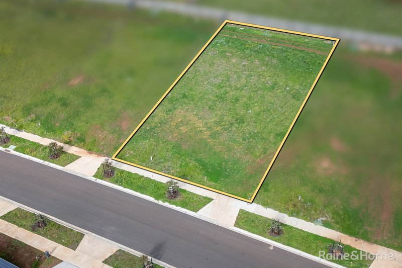 Photo - 28 Delia Avenue, Sunbury VIC 3429 - Image 5