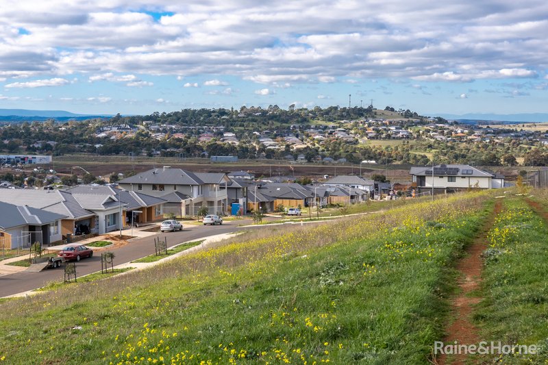 Photo - 28 Delia Avenue, Sunbury VIC 3429 - Image 6