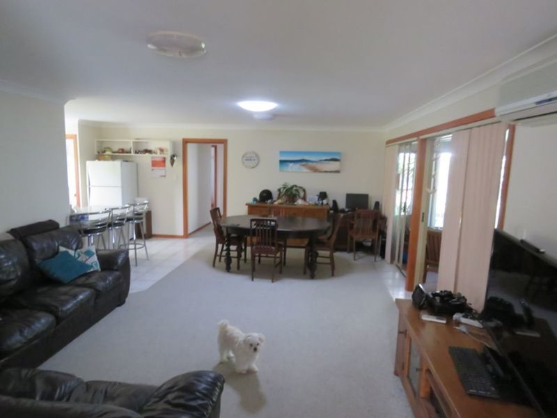 Photo - 28 Delmer Close, South West Rocks NSW 2431 - Image 2