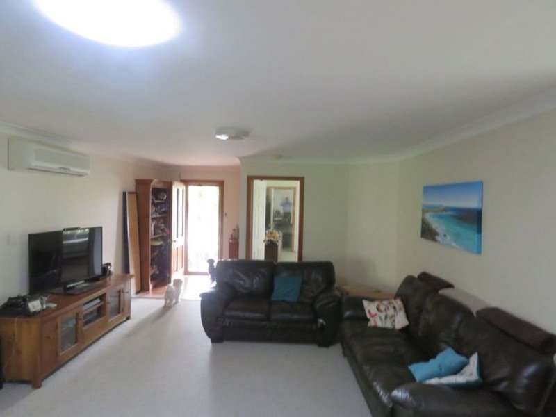 Photo - 28 Delmer Close, South West Rocks NSW 2431 - Image 3