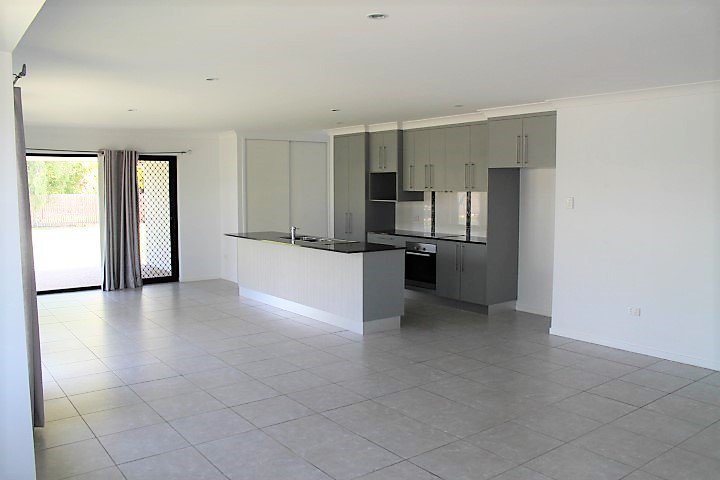 Photo - 28 Denison Street, Nebo QLD 4742 - Image 3