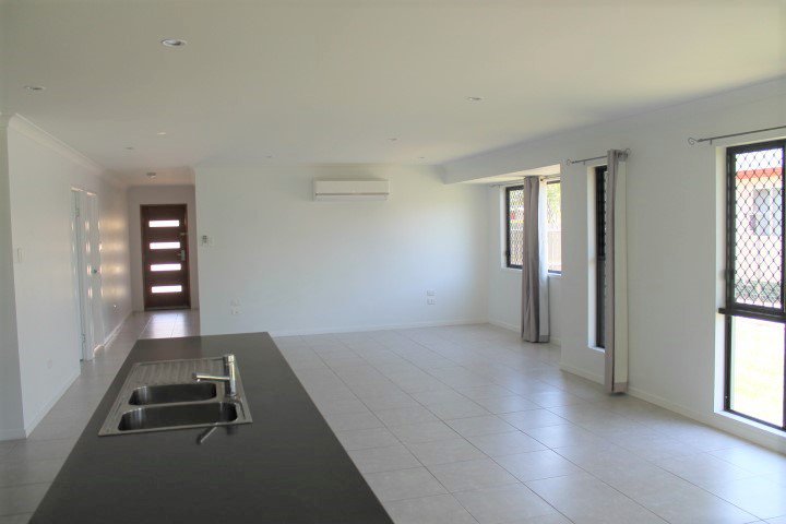 Photo - 28 Denison Street, Nebo QLD 4742 - Image 4