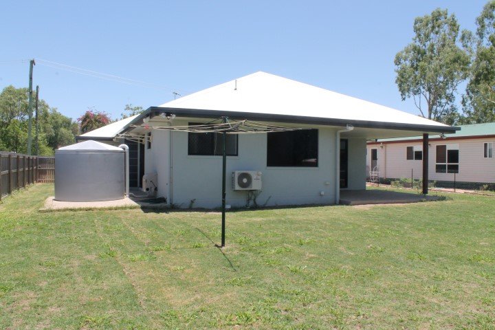 Photo - 28 Denison Street, Nebo QLD 4742 - Image 11