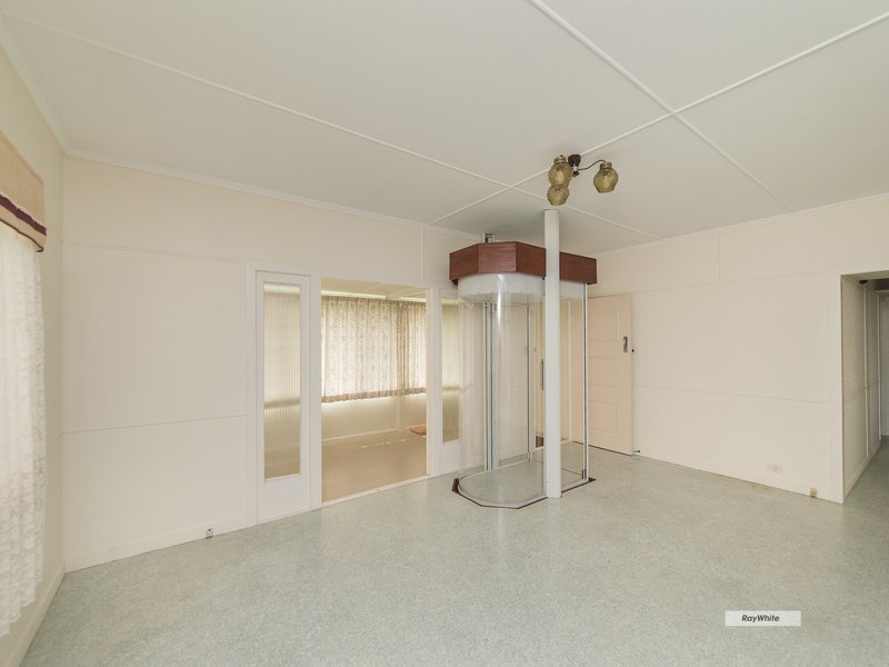 Photo - 28 Denning Street, Park Avenue QLD 4701 - Image 6