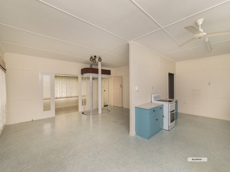 Photo - 28 Denning Street, Park Avenue QLD 4701 - Image 9