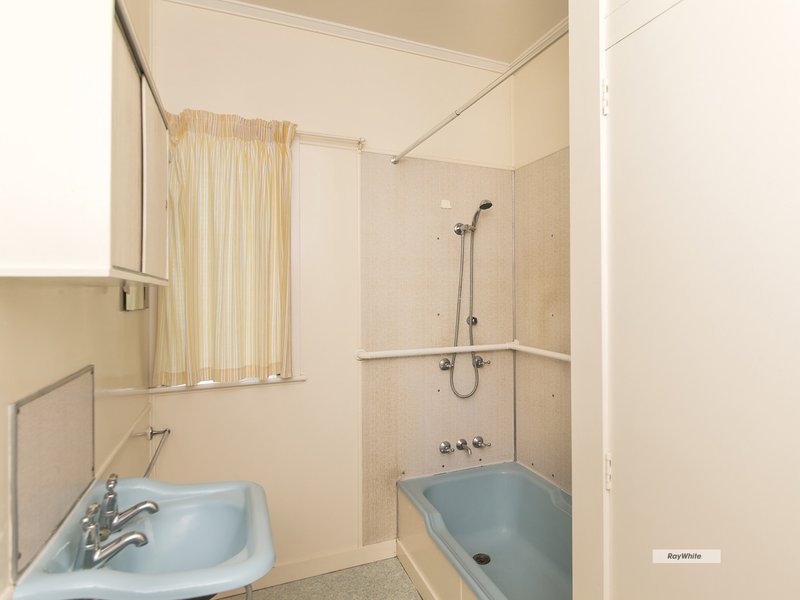 Photo - 28 Denning Street, Park Avenue QLD 4701 - Image 10