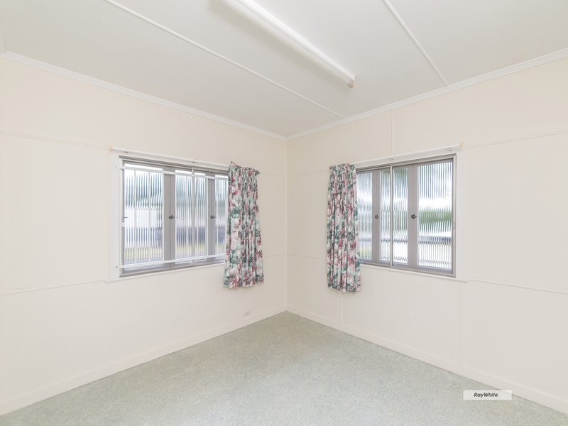 Photo - 28 Denning Street, Park Avenue QLD 4701 - Image 12