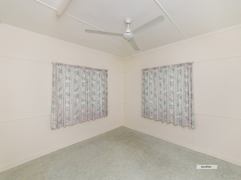 Photo - 28 Denning Street, Park Avenue QLD 4701 - Image 13