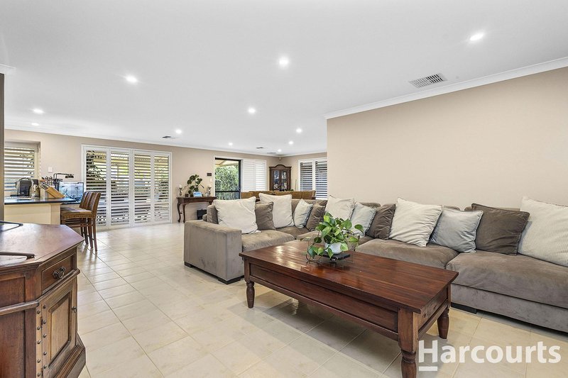 Photo - 28 Devereux Crescent, Aveley WA 6069 - Image 3