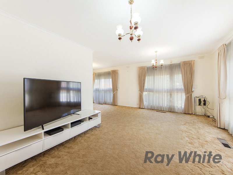 Photo - 28 Diamond Avenue, Albanvale VIC 3021 - Image 2