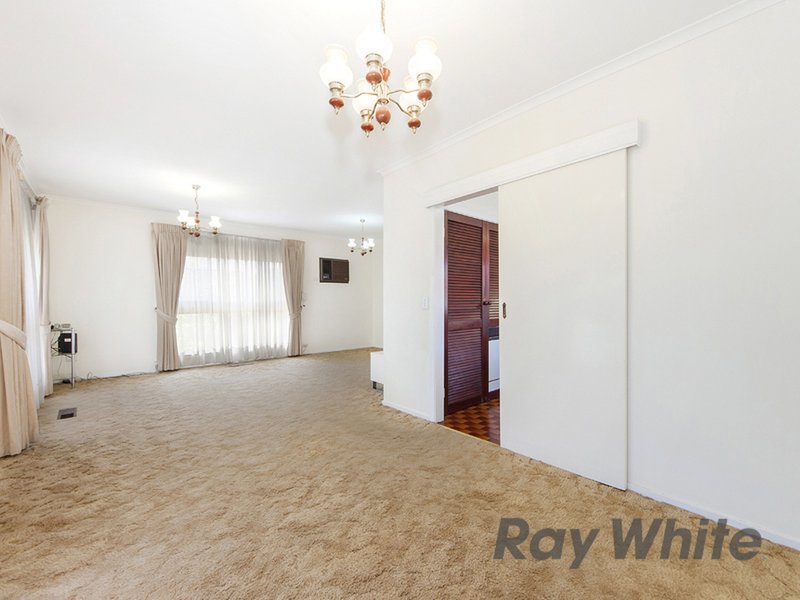 Photo - 28 Diamond Avenue, Albanvale VIC 3021 - Image 3