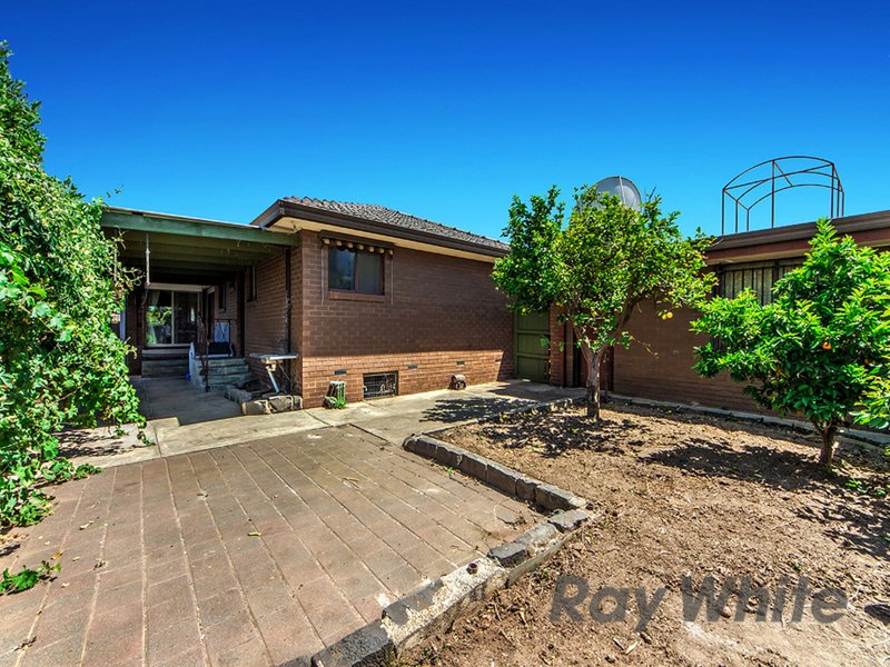 Photo - 28 Diamond Avenue, Albanvale VIC 3021 - Image 9